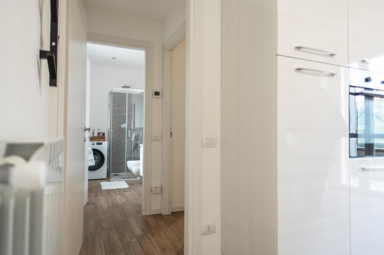 Lora Apartment,Free Private Parking, Self Check In,1 Комо Екстериор снимка