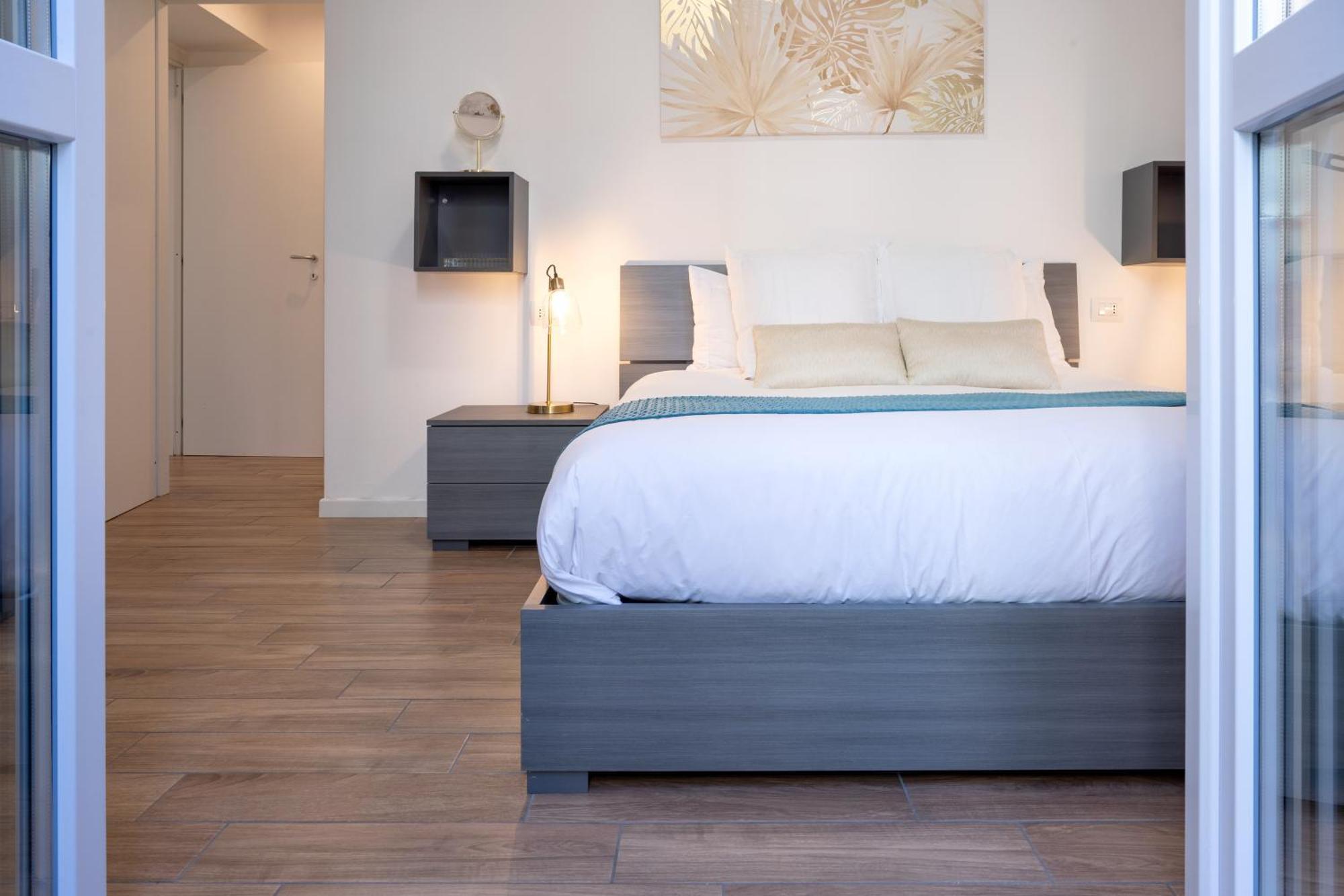 Lora Apartment,Free Private Parking, Self Check In,1 Комо Екстериор снимка
