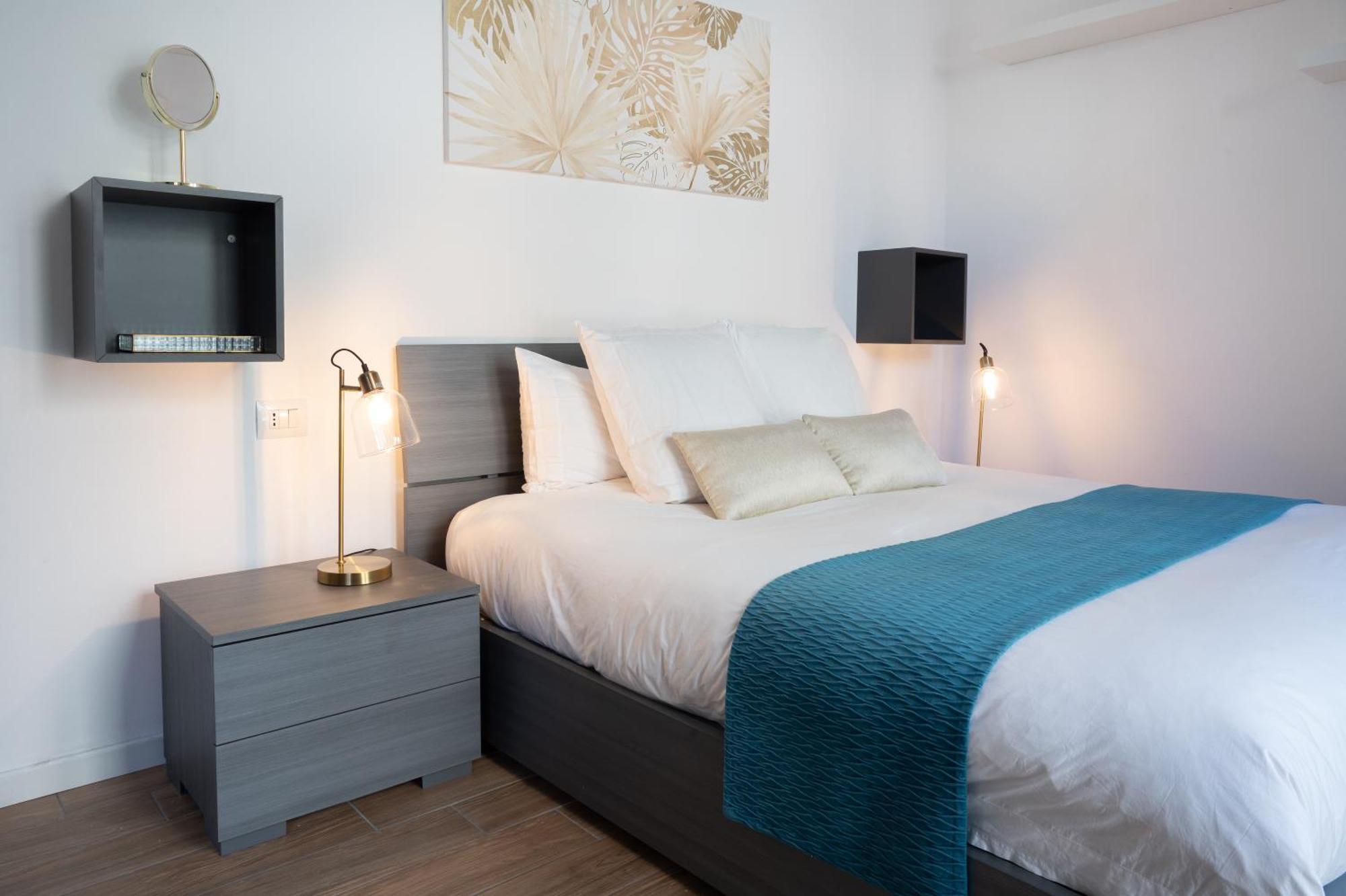Lora Apartment,Free Private Parking, Self Check In,1 Комо Екстериор снимка