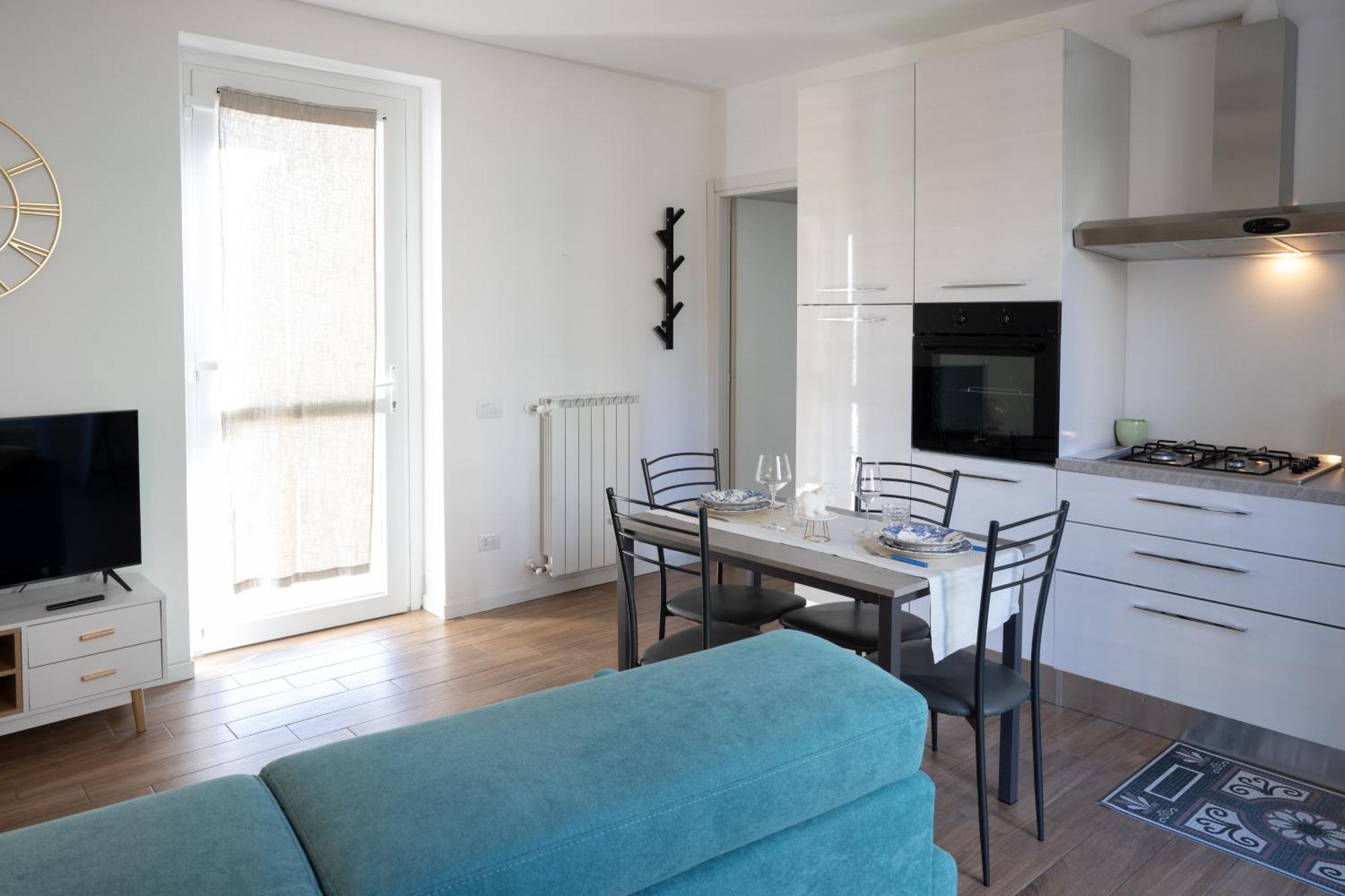 Lora Apartment,Free Private Parking, Self Check In,1 Комо Екстериор снимка